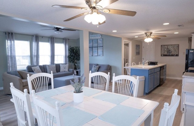 End of August and Fall weeks available, golf cart & linens