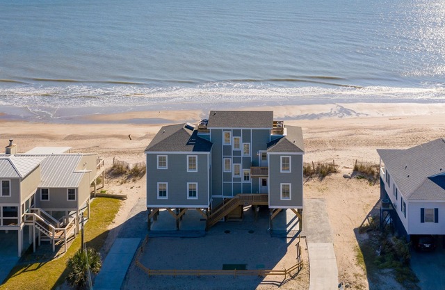 Endless Summer 5 Bedroom Home by Redawning