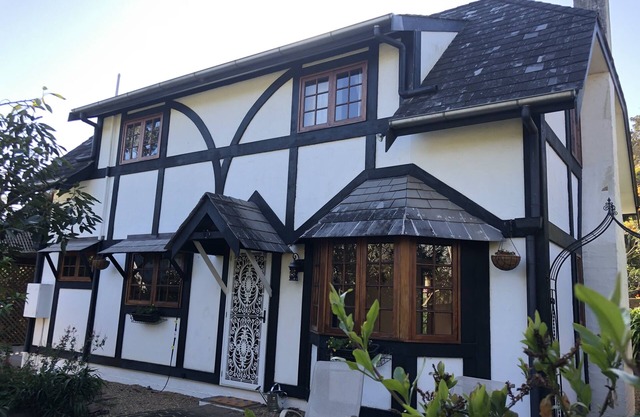 ENGLISH STYLE COTTAGE 400M WALK FROM GALLERY WALK!