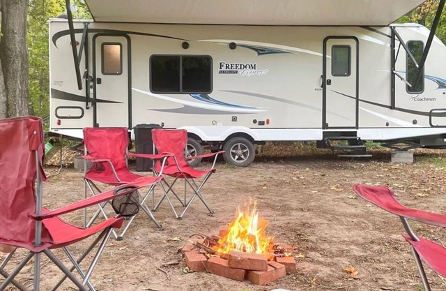 Enjoy 2019coach camper on beautiful Pokegama lake Relax and enjoying the nature!