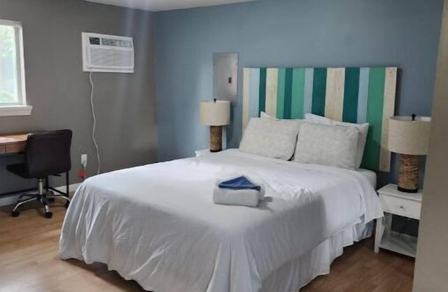 Enjoy a Lakefront Getaway @ The Lake-Heim by Chain-O-Lakes