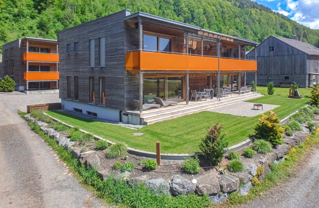 Enjoy a lovely break close to nature in this holiday apartment with access to a pool and sauna.