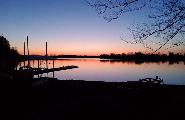 Enjoy a relaxing vacation on a lake (1 Bedroom (sleeps 4))