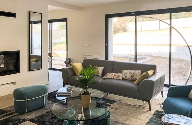 Enjoy a wonderful vacation in this beautiful vacation home with pool.