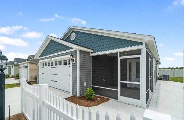 Enjoy all Florida and The Villages has to offer in your stunning patio villa!