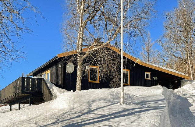 Enjoy an unforgettable time in this vacation home with a beautiful view.