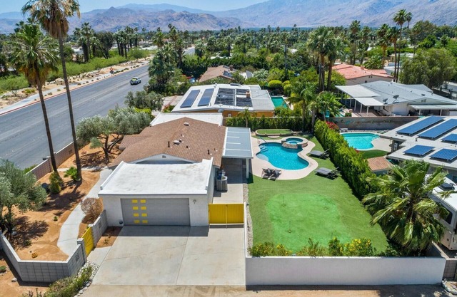 Enjoy Desert Sunrise Home with Pool and Spa in famous Moviestar Colony