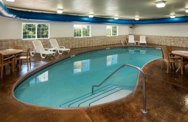 Enjoy Irish-Inspired Comfort at Cozy Room in Galena