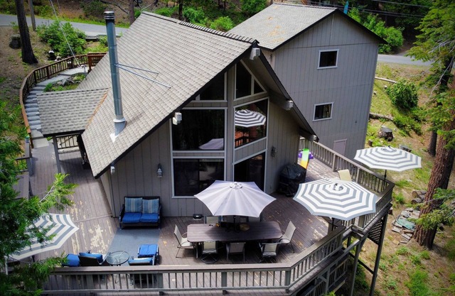 Enjoy October Events AT the Cabin House! 5 STARS & 5 Min to a LAKE LOOP Hike!