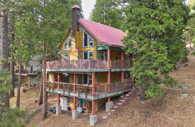 Enjoy Spring and summer with all the family. Near swimming fishing and hiking.