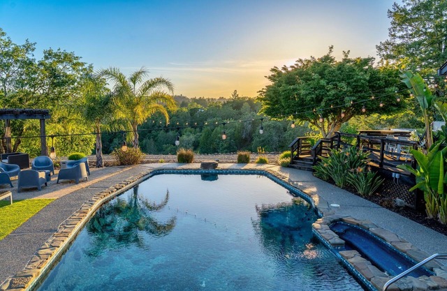 Enjoy Summer relaxing in hot tub, pool & by the outdoor firepit