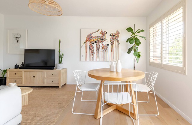 Enjoy the beach lifestyle 3mins walk from Coogee beach and all local shops.