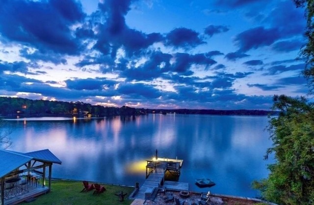 Enjoy the lake summer OR winter. Peaceful and relaxing!