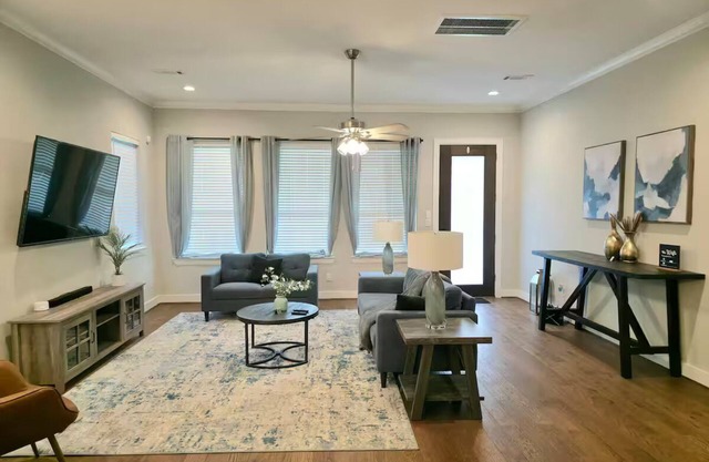 Enjoyable 2-bedroom house with AC in vibrant Houston