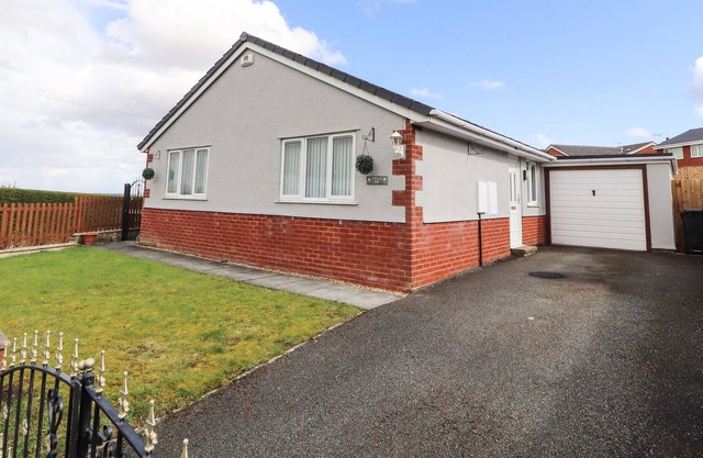 ENLLI, family friendly, character holiday cottage in Holywell