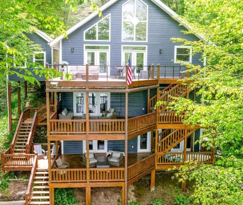 Enormous Cabin Retreat with Beautiful Views and Private Dock in Topton, North Carolina