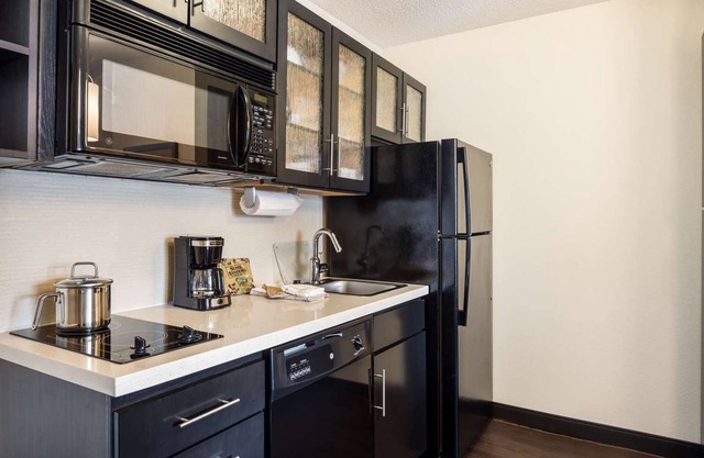 Ensuring a Very Comfortable & Memorable Stay! 3 Comfortable Units, Pets Allowed