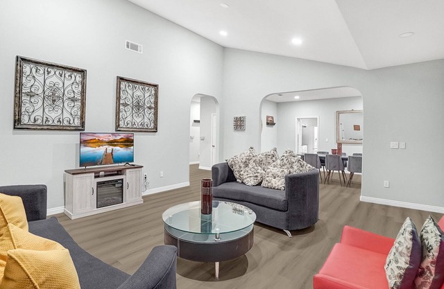 Entertainers Paradise · Ranch Style Home · 节省每月住宿费用