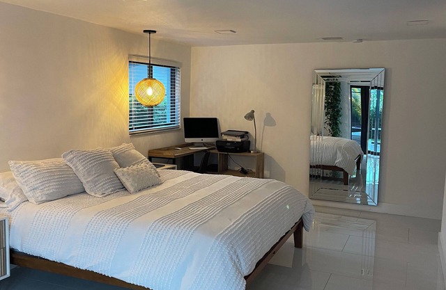 Entertaining & Modern home, Champagne Spa & Gazebo