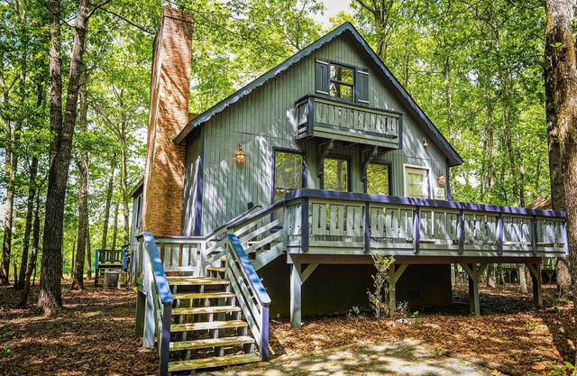 Enticing chalet located less than 1 mile from the heart of Pine Mountain!