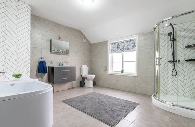 Entire Airfield Manor near EMA