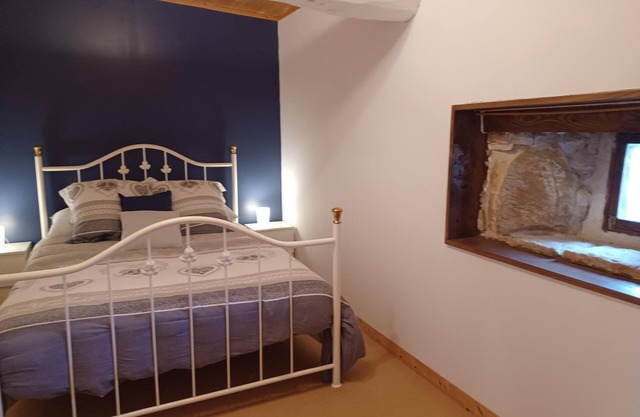 Entire cottage with pool, gardens, mezzanine, exposed beams
