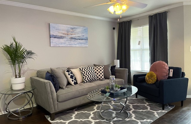 ENTIRE Cozy 1BR/1BA King Ste Condo + Free Parking + Controlled Access + Sleeps 4