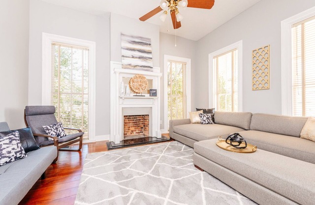 Entire Duplex-Sleeps 19 Perfect for Large Groups