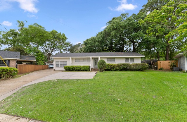 Entire Family Home with Projector & Pet-Friendly - sleeps 20