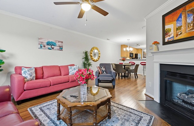 Entire home in prime Raleigh with workspace, comm pool, dog park and golf course