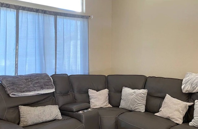 Entire home within a stone's throw of casinos and popular attractions & events.