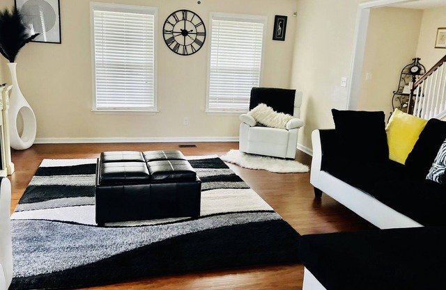 Entire house: Clean & spacious house 4 the family.