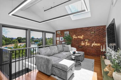 Entire House Free Parking Sleeps 26 MIT Harvard TD