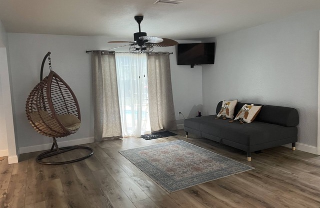 Entire house near Weeki Wachee Spring!