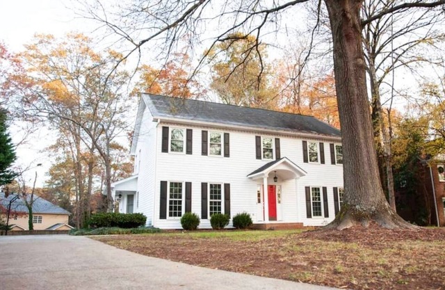 Entire House with Parking | Ideal for Long Stays!