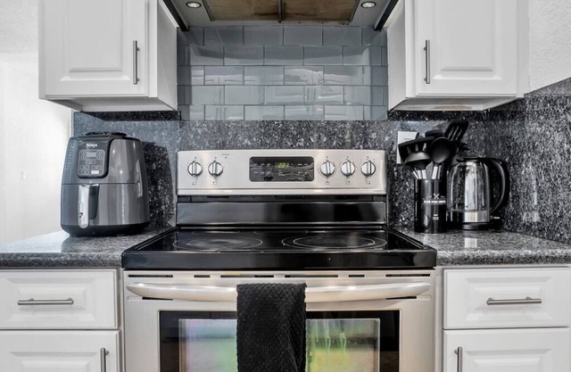 Entire Lux Home ~ Heated Pool ~ 5 min walk to beach ~ Game Room ~ Bikes