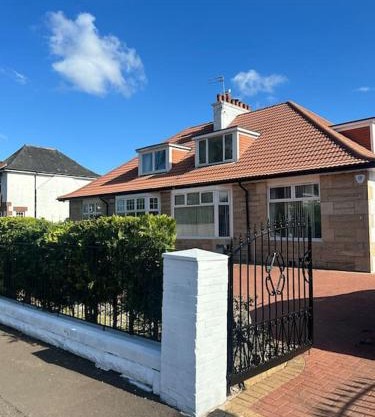 Entire Private 1 Bedroom - Guest Suite in Glasgow