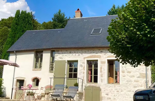 Entire property: cottage - Saint-Prix, France