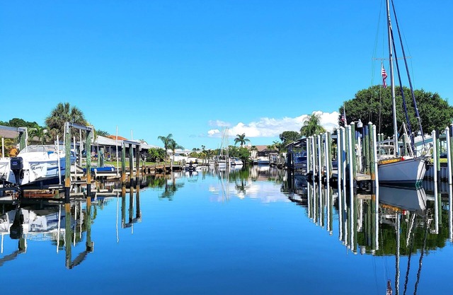 ENTIRE TOWNHOME IN APOLLO BEACH FL