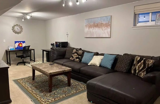 Entire walkout basement near shopping and diningnn