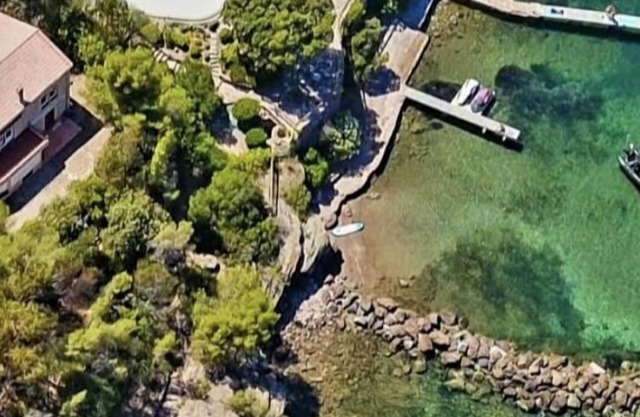 Entre Cannes et Saint-tropez Site D'exception Villa et sa Plage Privee