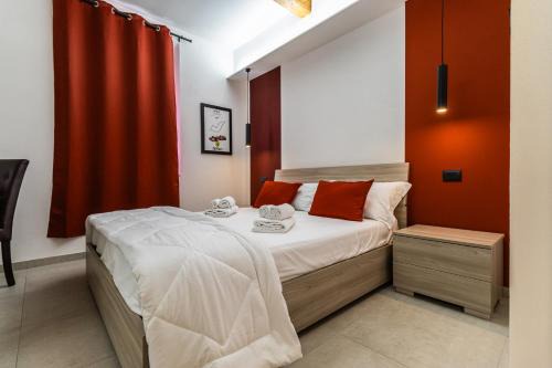 Enzo Ferrari Museum -WiFi, train station and parking