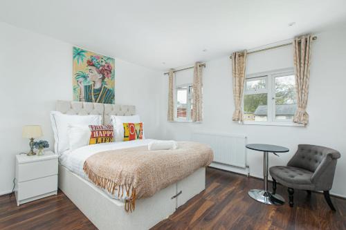 Ephatha Apartments 4-Bedrooms, Sleeps 11, Free Parking, Garden