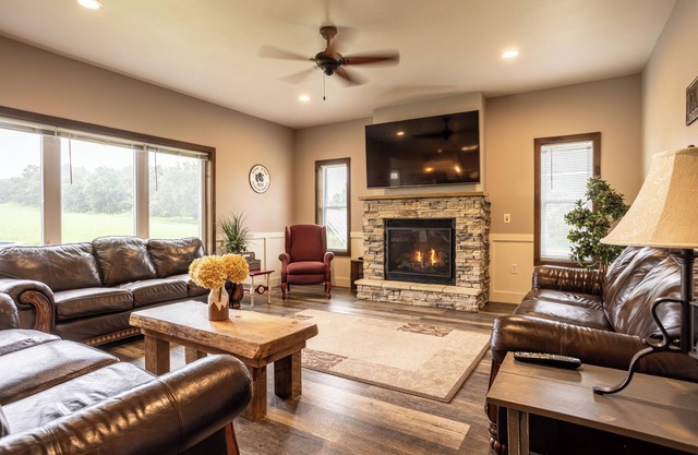 Epic 6BR w/Movie Theater + Goats + Dock Access