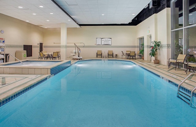 Equipped Suite in Downtown Chattanooga | Free Breakfast + Pool Access