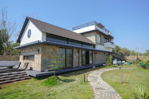Eraaya Farms Luxury Pet Friendly Villa with Pool