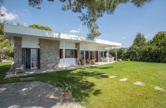 Eretria villa on the beach