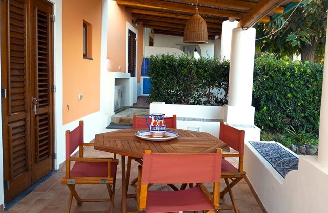 Ericussa- apartment on the beach with sea view terraces and Wifi