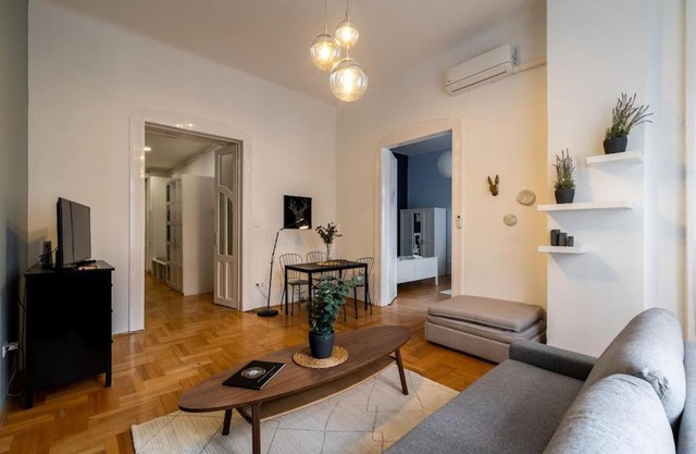 Ermosa apartment