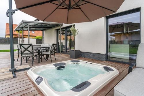 ESCAPE THE ORDINARY (Sauna & Jacuzzi)